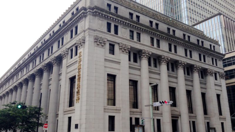 長期国債金利と大手銀行10年固定金利の動向